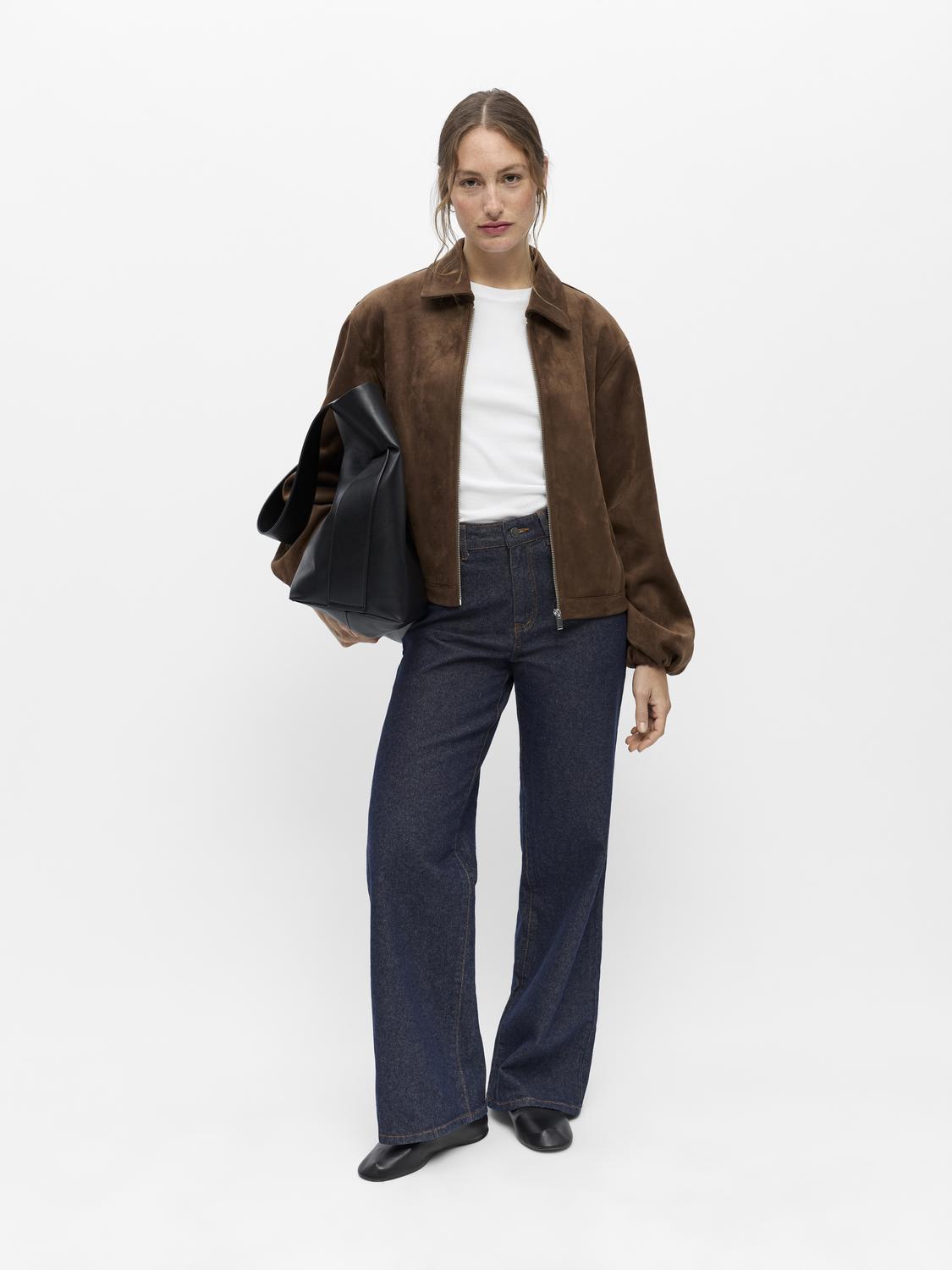 model_shot-front_full